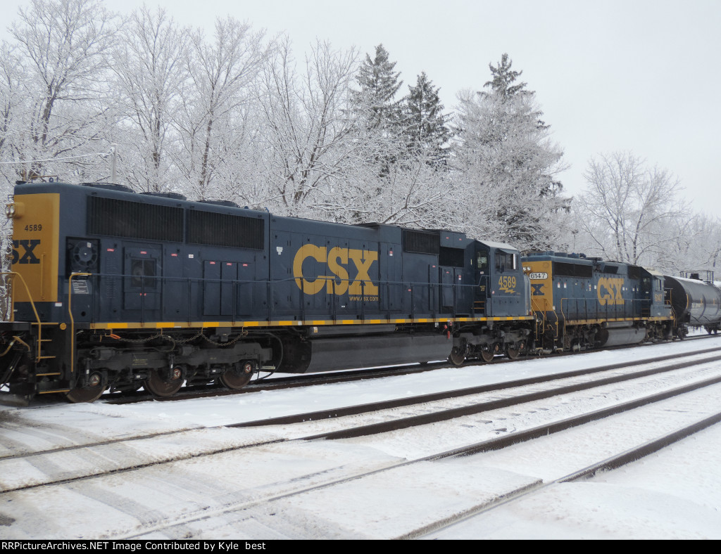 CSX 4589 